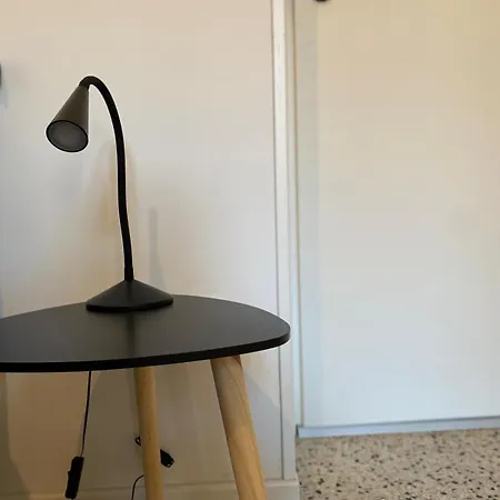 Bernocchi Roma Apartment, Difronte Metropolitana アチリア