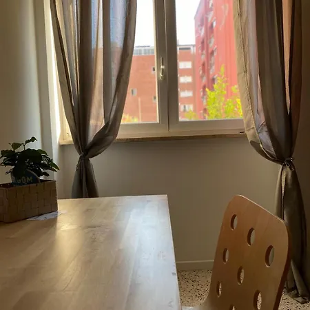 ホームステイ Bernocchi Roma Apartment, Difronte Metropolitana アチリア