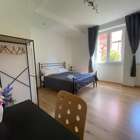 ホームステイ Bernocchi Roma Apartment, Difronte Metropolitana