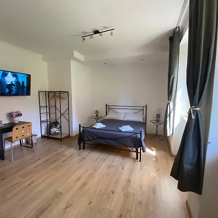 Bernocchi Roma Apartment, Difronte Metropolitana アチリア