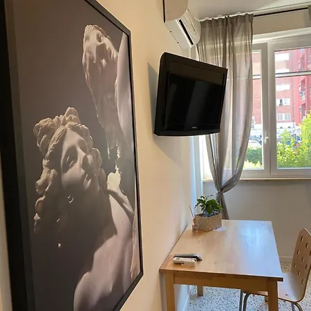 Bernocchi Roma Apartment, Difronte Metropolitana ホームステイ *