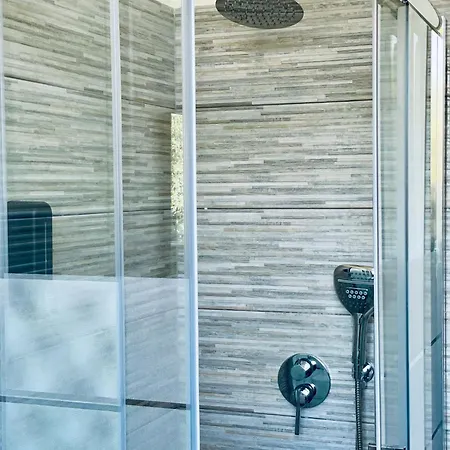 Bernocchi Roma Apartment, Difronte Metropolitana ホームステイ *