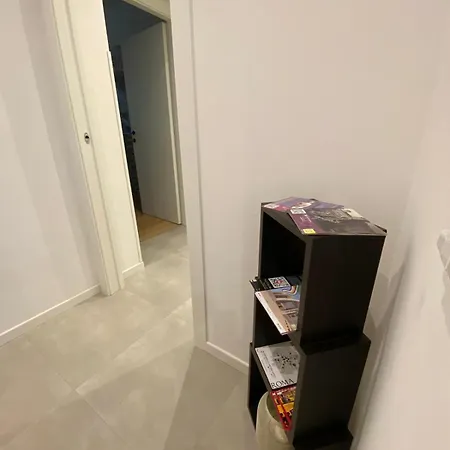Bernocchi Roma Apartment, Difronte Metropolitana ホームステイ