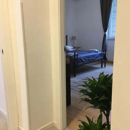 ホームステイ Bernocchi Roma Apartment, Difronte Metropolitana