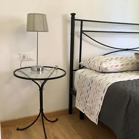ホームステイ Bernocchi Roma Apartment, Difronte Metropolitana *